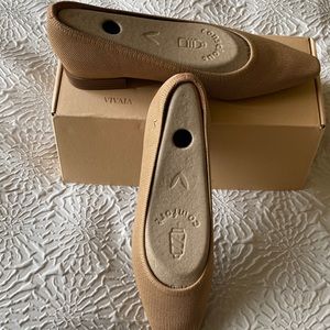Vivaia Minnie Flats Size 41 - New in Box